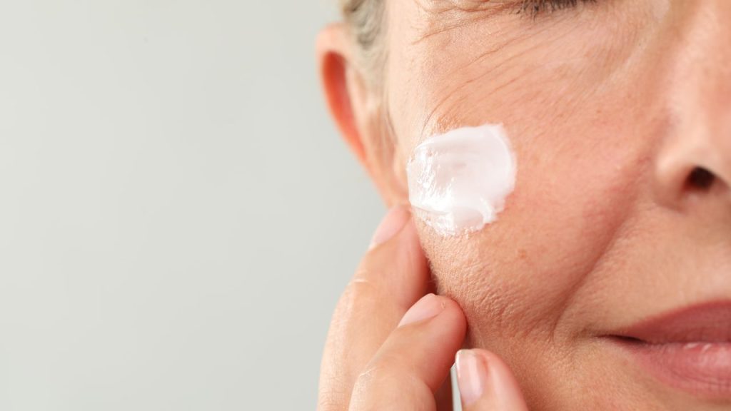 Rutina ideal de cuidado para pieles maduras aprobada por dermatólogos Rutina ideal de cuidado para pieles maduras aprobada por dermatólogos